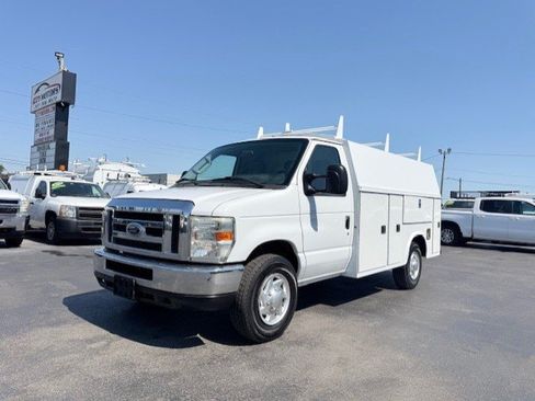 Used 2010 Ford E-350 and Econoline 350 Super Duty RWD image 1