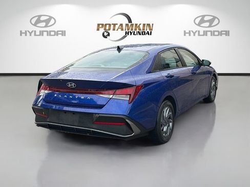 Used 2024 Hyundai Elantra SEL FWD image 5
