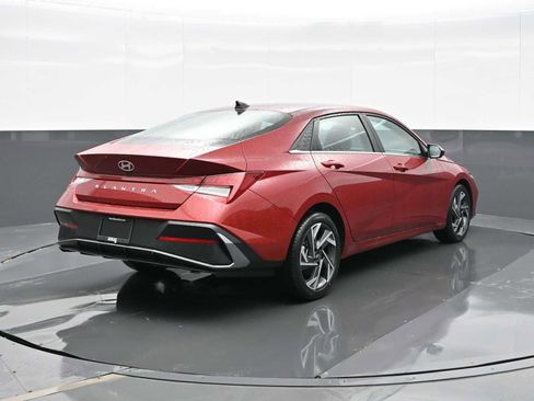 Used 2024 Hyundai Elantra SEL w/ Convenience Package image 7