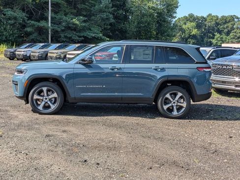 New 2026 Jeep Grand Cherokee Limited AWD/4WD image 3