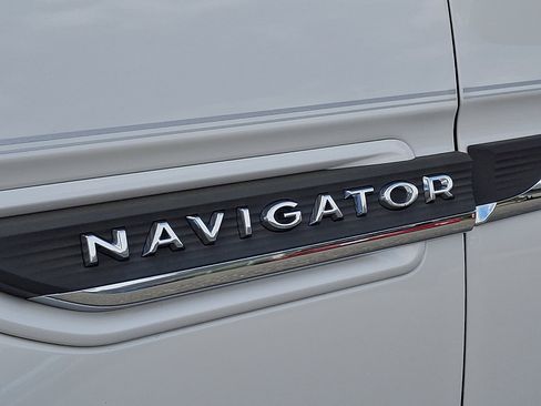 Certified 2023 Lincoln Navigator L Reserve AWD/4WD image 33