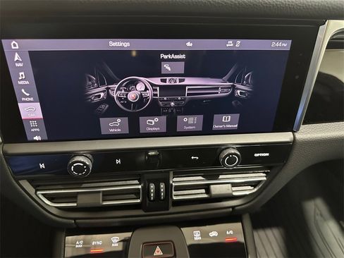 Used 2023 Porsche Macan S image 23
