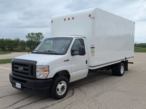 Used 2024 Ford E-450 and Econoline 450 Super Duty RWD image 4