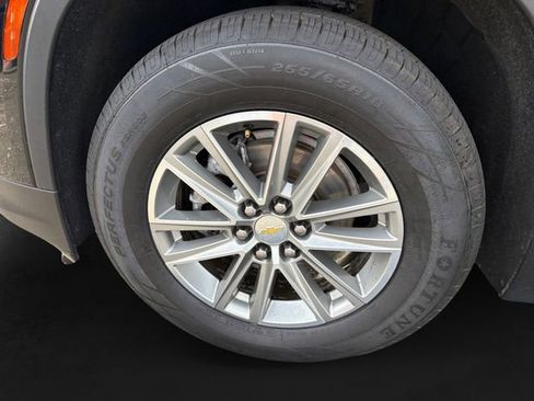 Used 2023 Chevrolet Traverse LT w/ LPO, Cargo Package FWD image 11
