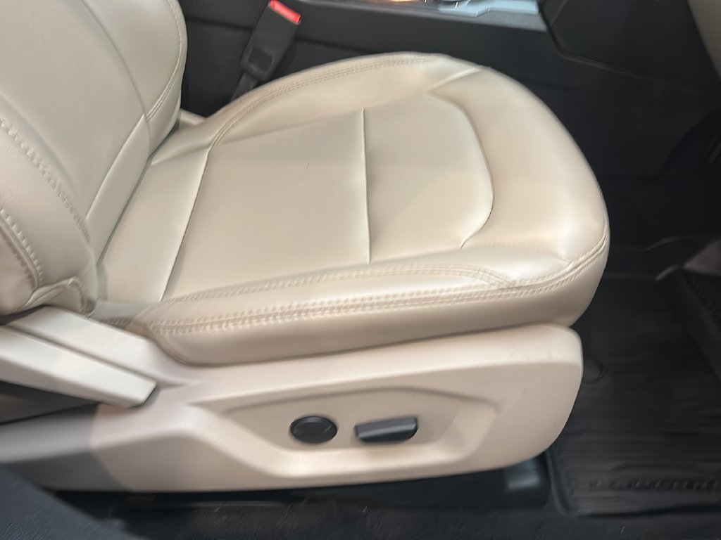 Used 2019 Ford Explorer XLT w/ Equipment Group 202A AWD/4WD image 21