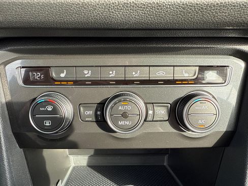 Used 2018 Volkswagen Tiguan SE image 15