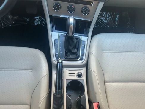 Used 2015 Volkswagen Golf TDI S image 24