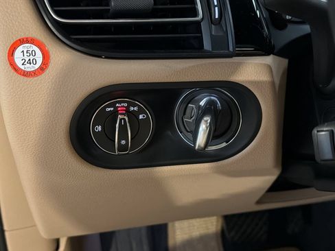 Certified 2021 Porsche Macan AWD/4WD image 28