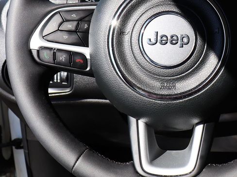 Used 2020 Jeep Renegade Latitude w/ Popular Equipment Group FWD image 53
