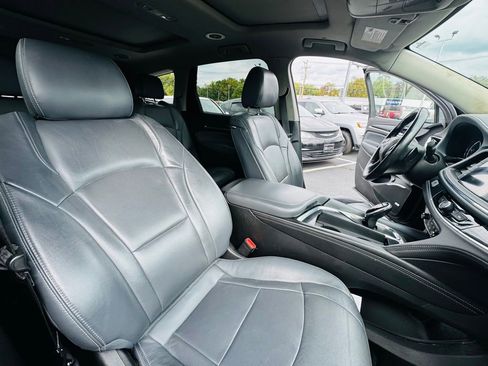 Used 2021 Buick Enclave Essence image 28