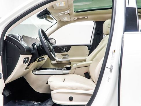 Used 2023 Mercedes-Benz EQB 300 300 image 42