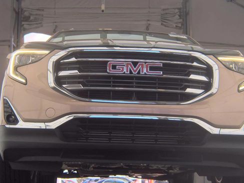 Used 2018 GMC Terrain SLT w/ Preferred Package FWD image 3