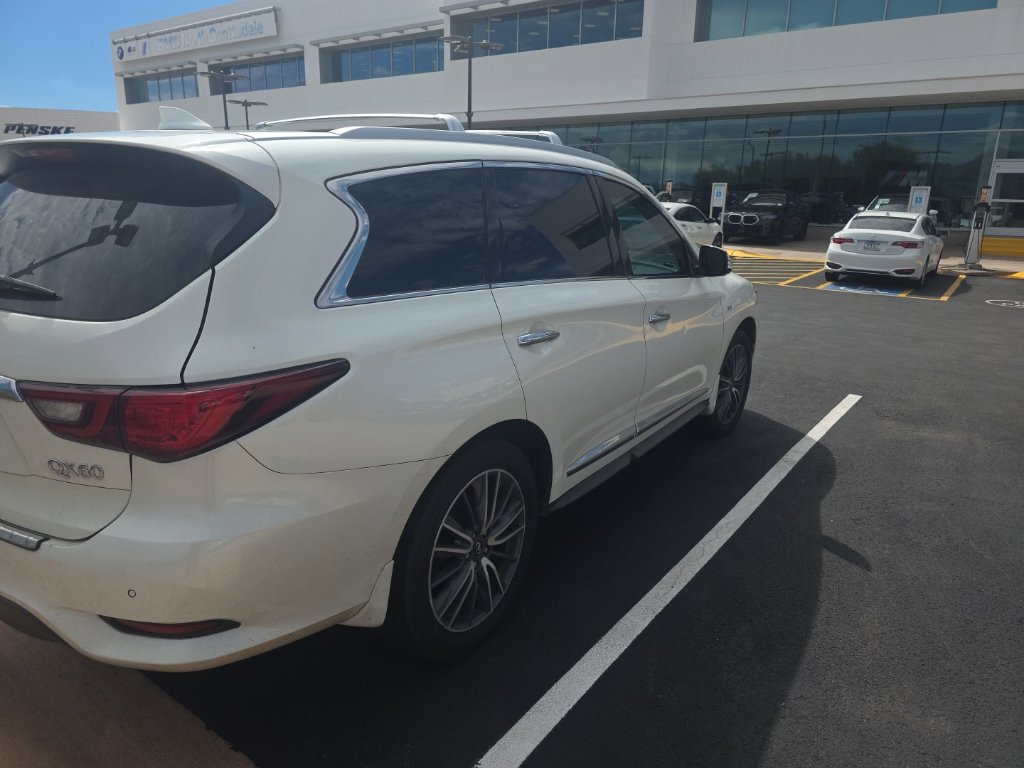 Used 2020 INFINITI QX60 Luxe w/ Sensory Package AWD/4WD image 3
