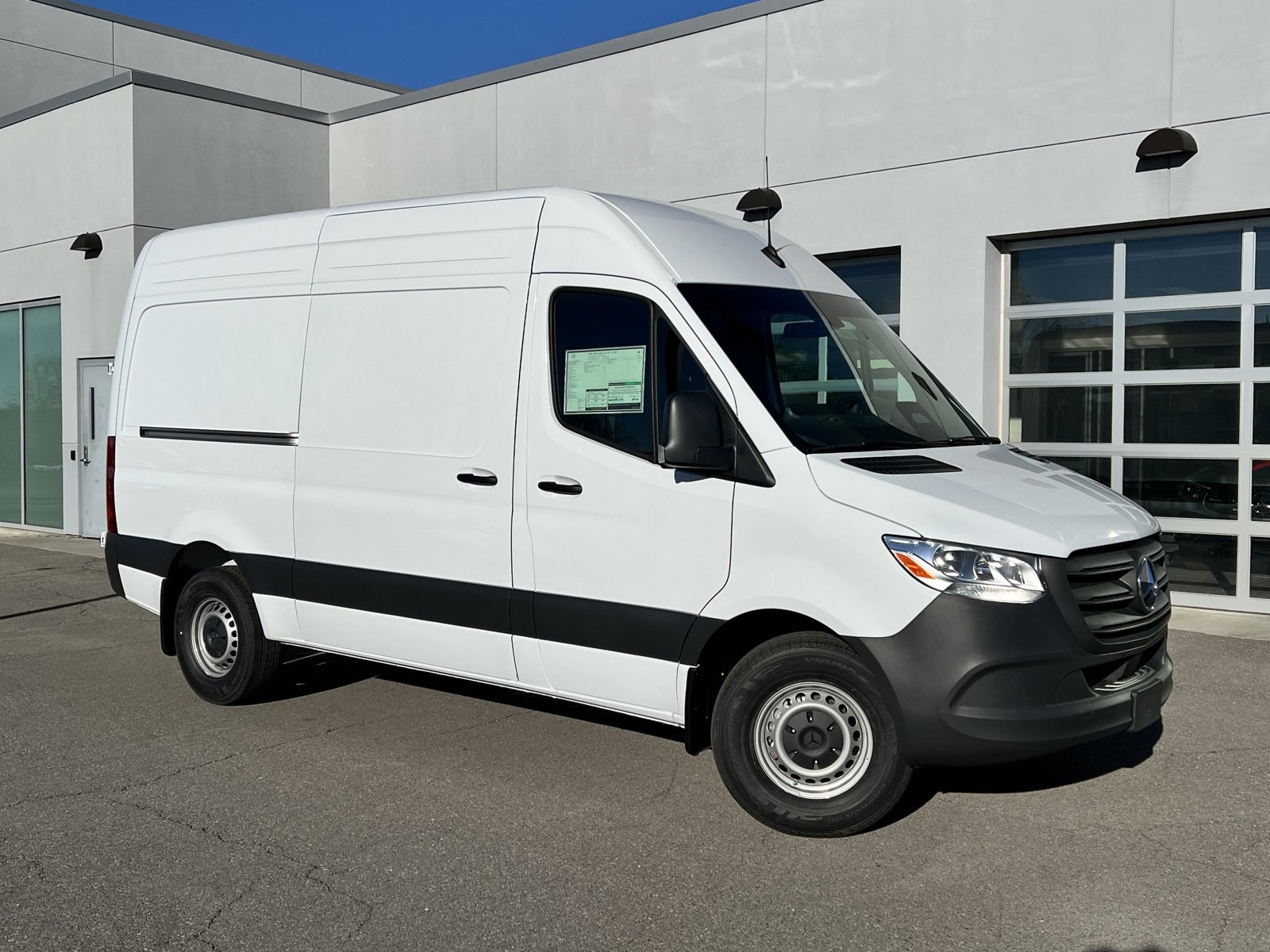 Used 2025 Mercedes-Benz Sprinter 2500 image 2