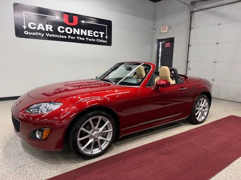 Used 2010 MAZDA MX-5 Miata Grand Touring w/ Premium Pkg RWD image 2