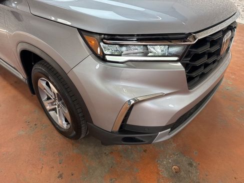 Used 2025 Honda Pilot EX-L image 9