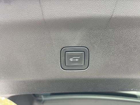 Used 2023 GMC Yukon XL AT4 image 27