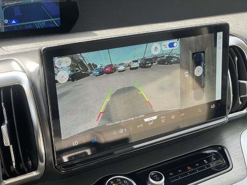 Certified 2025 Ford Expedition Platinum image 17