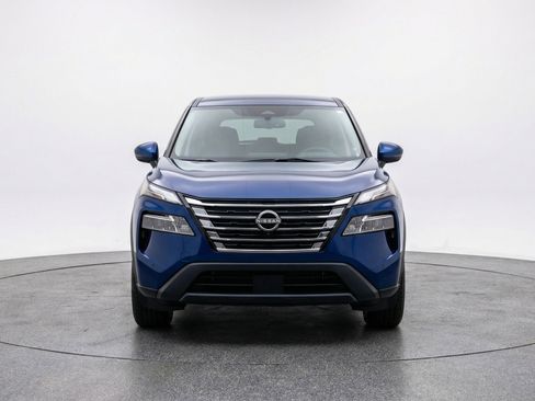 Used 2025 Nissan Rogue SV AWD/4WD image 2