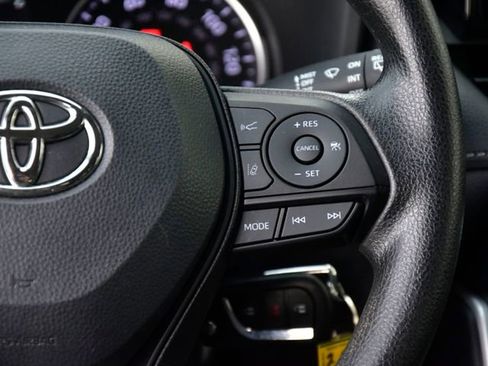 Used 2022 Toyota RAV4 LE image 18