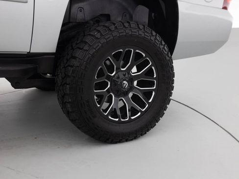 Used 2013 Chevrolet Suburban LT w/ Luxury Package AWD/4WD image 22