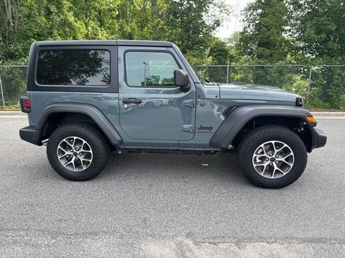 Used 2025 Jeep Wrangler Sport AWD/4WD image 12
