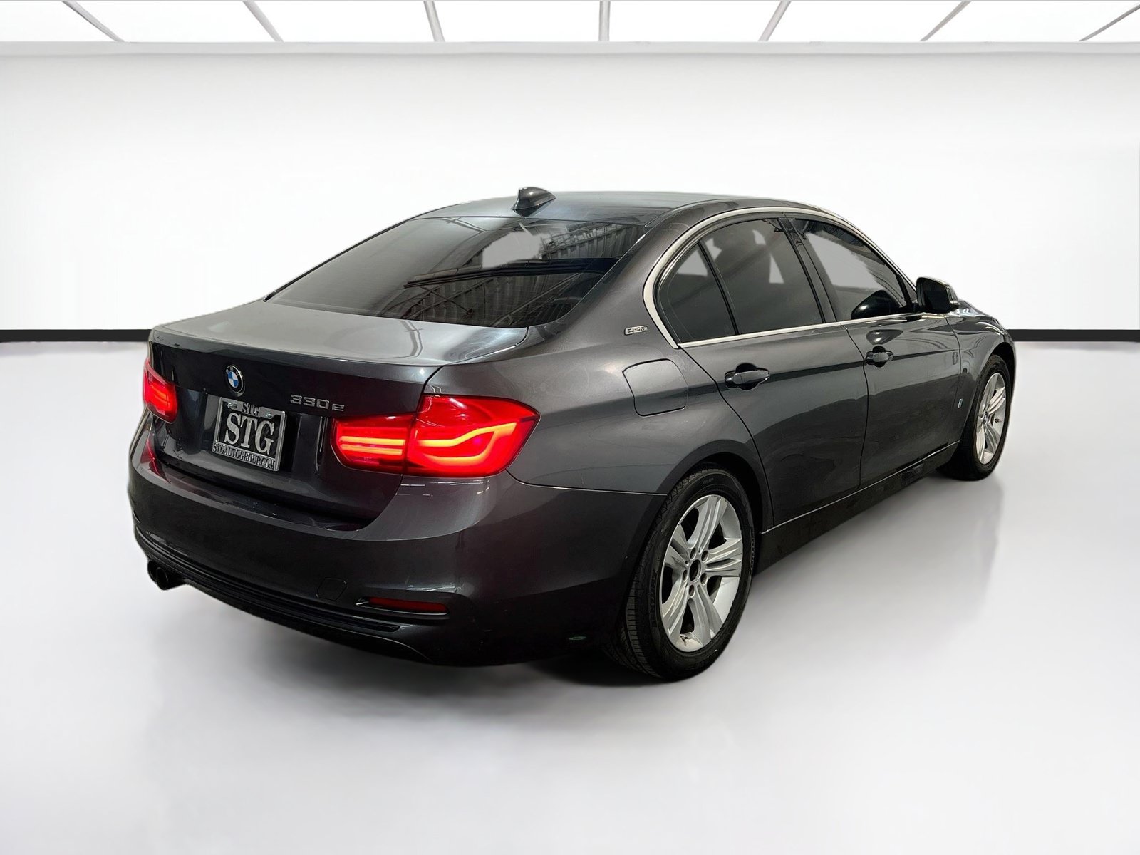 Used 2018 BMW 330e RWD image 4
