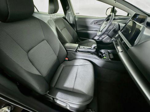 Used 2025 Toyota Prius LE FWD image 30