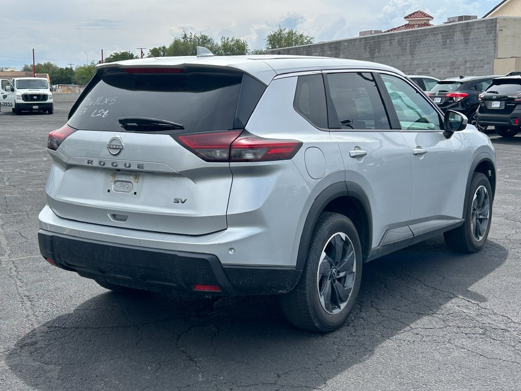 Used 2024 Nissan Rogue SV FWD image 3