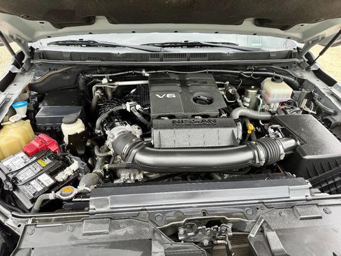 Used 2022 Nissan Frontier PRO-4X w/ Technology Package image 11