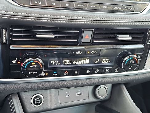 Certified 2021 Nissan Rogue SL w/ Premium Package image 17