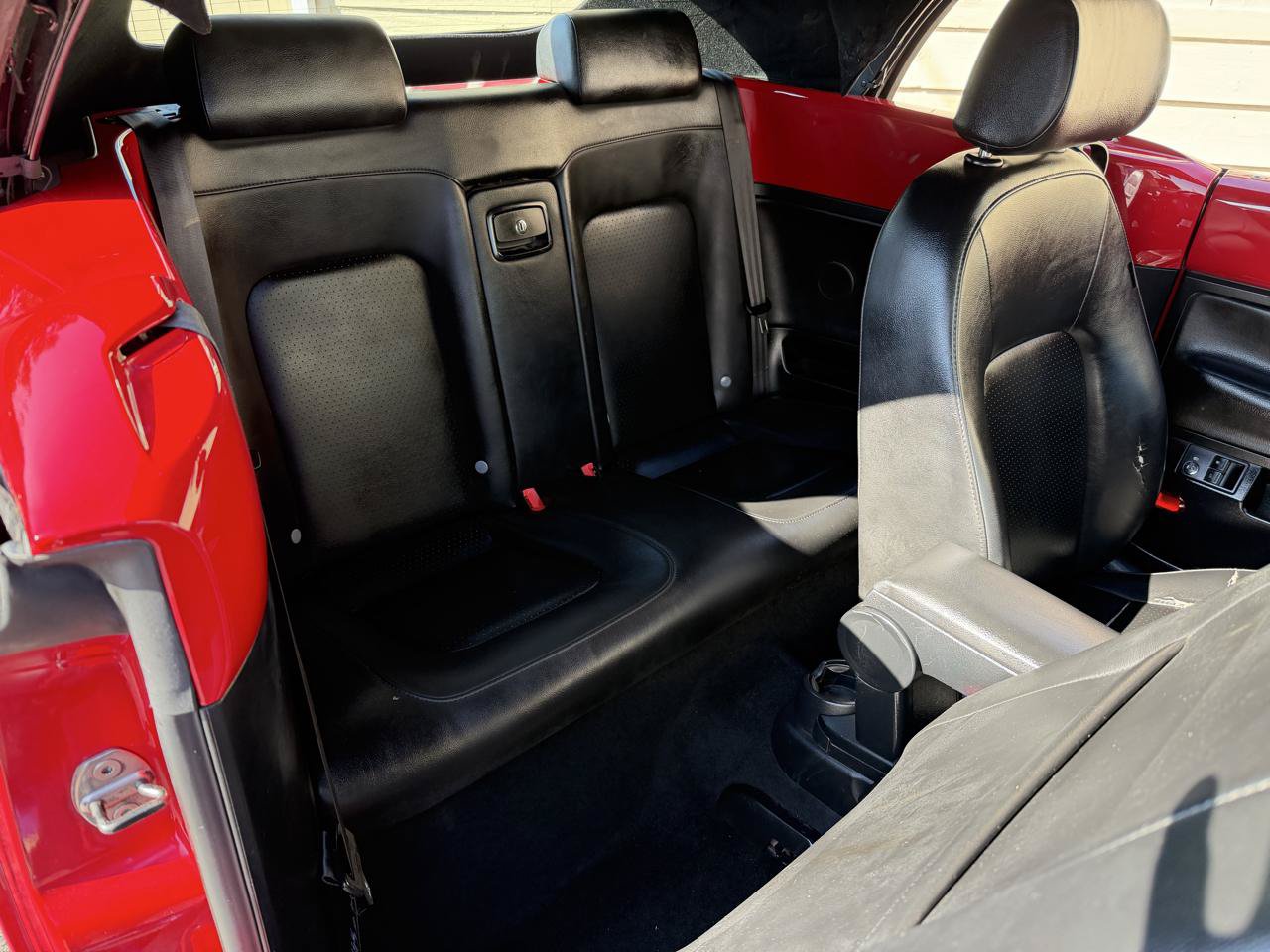 Used 2010 Volkswagen Beetle Convertible FWD image 5