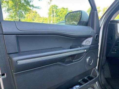 Used 2024 Ford Expedition XLT AWD/4WD image 23