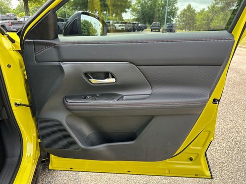 Certified 2025 Nissan Kicks SR FWD image 12