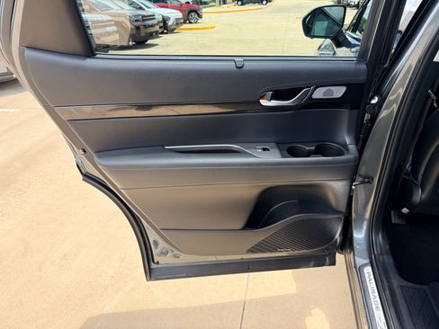 Used 2022 Hyundai Palisade Limited AWD/4WD image 16