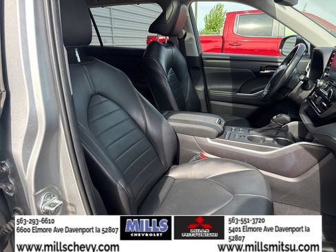 Used 2022 Toyota Highlander XLE AWD/4WD image 30