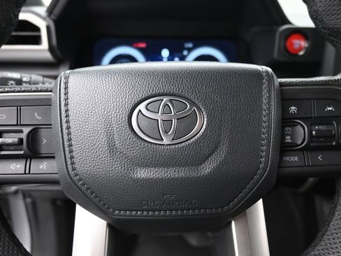 Used 2024 Toyota Tacoma TRD Off-Road AWD/4WD image 17