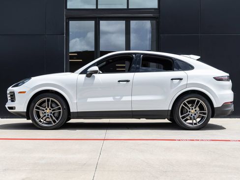 Certified 2023 Porsche Cayenne S AWD/4WD image 2