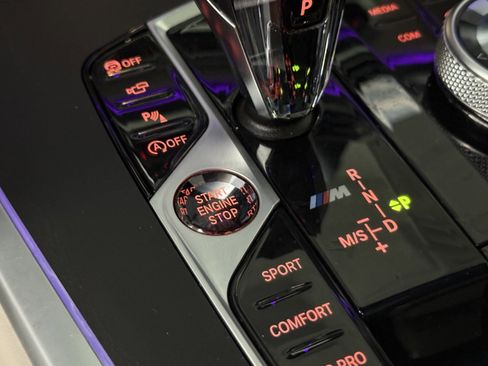 Used 2021 BMW X7 M50i w/ Dynamic Handling Package image 34