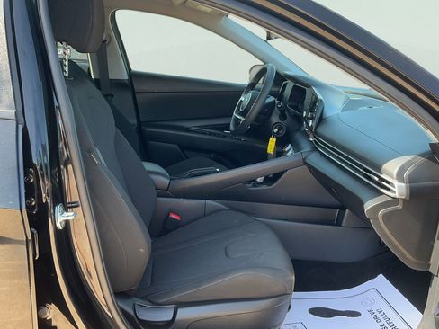 Used 2025 Hyundai Elantra SE FWD image 11