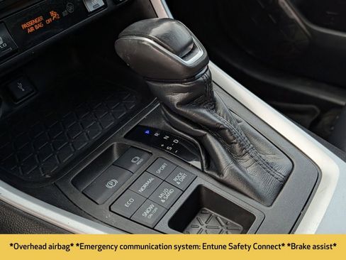 Used 2020 Toyota RAV4 XLE Premium image 9