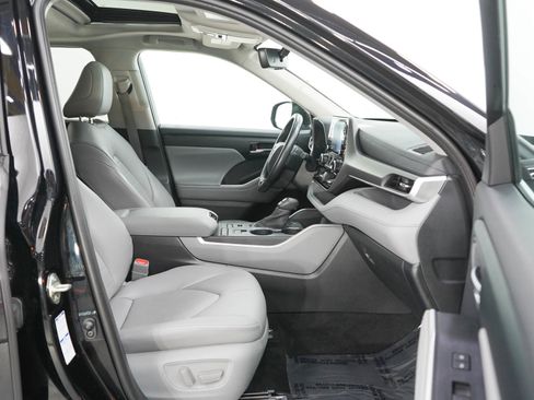 Used 2020 Toyota Highlander XLE w/ Protection Package #3 AWD/4WD image 11