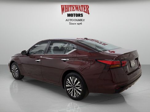 Used 2025 Nissan Altima 2.5 SV AWD/4WD image 2