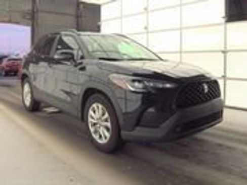 Used 2024 Toyota Corolla Cross LE image 1