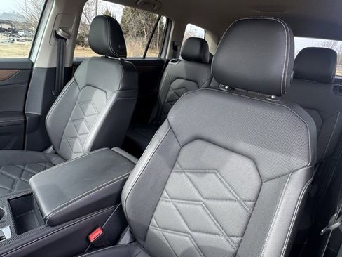 Used 2024 Volkswagen Atlas SE image 11