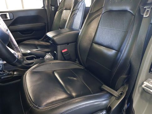 Used 2020 Jeep Gladiator Overland image 14