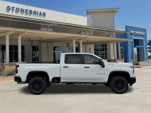 New 2026 Chevrolet Silverado 2500 ZR2 AWD/4WD image 4