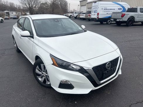 Used 2022 Nissan Altima 2.5 S image 1