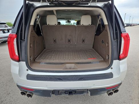 Used 2021 GMC Yukon XL Denali AWD/4WD image 16