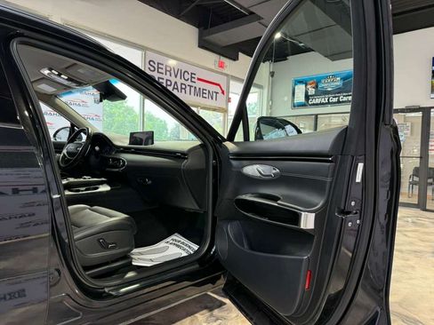 Used 2025 Genesis GV70 2.5T AWD/4WD image 38